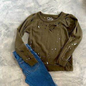 SOLD 💚CHASER Distressed Army Green Top!
